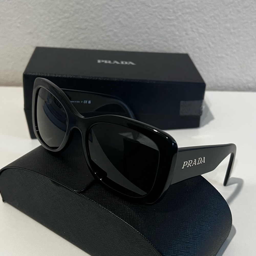 Firm price 💯💯💯Prada Black Women's Sunglasses PR A08S